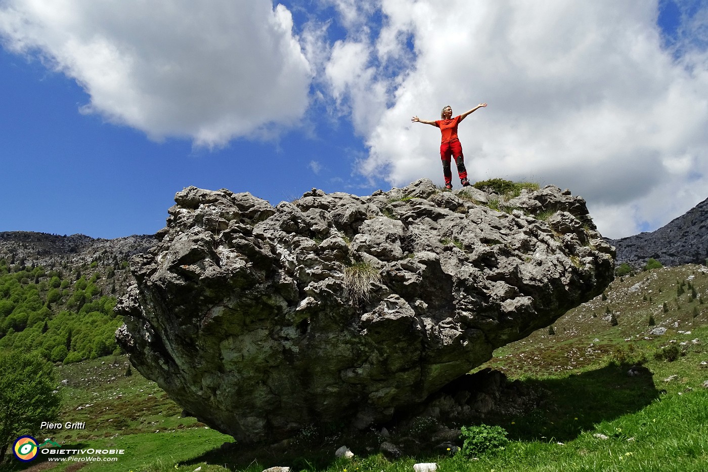 75 Susi dall'alto del masso erratico.JPG -                                